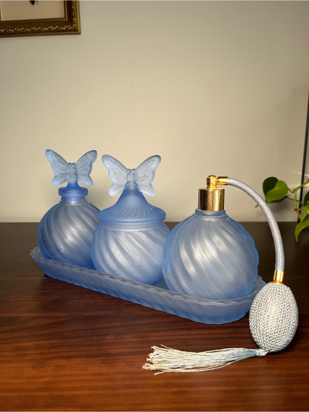 Vtg Vanity Set Frosted Glass Butterfly β’ Perfume Atomizer Powder Jar Hollywood - Picture 13 of 15